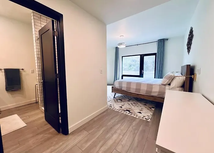 The Oasis Luxury With Sauna Gym Pittsburgh